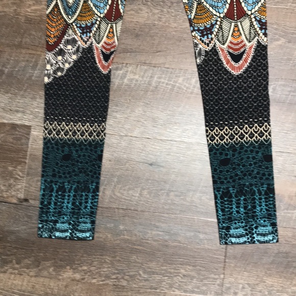 Shovava Batik-style Print Cotton Leggings size medium - Picture 4 of 6